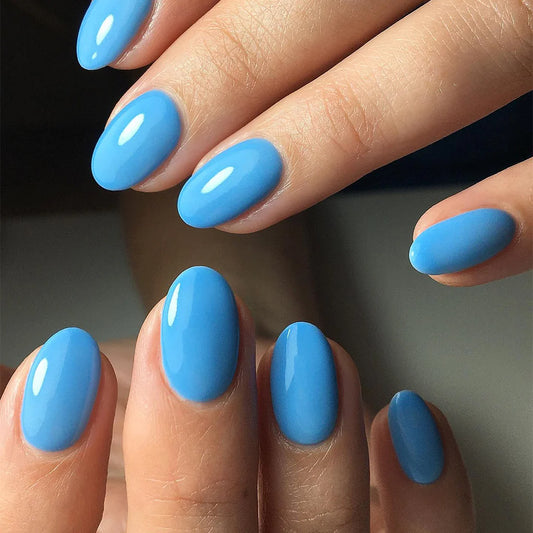 Hand with light skin tone wearing Bio Sculpture Gemini Nail Polish No. 223 Aqua Clouds – vegan, sky blue polish for a chic, airy nail look
