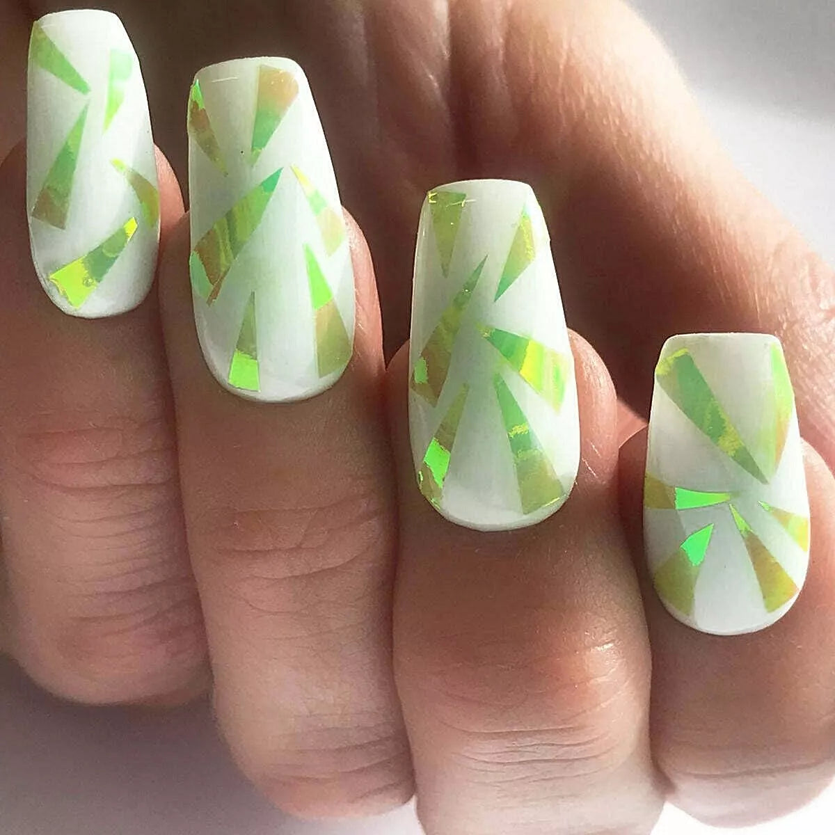 Bio Sculpture, Essence, Close-up of Angel Paper Lime nail art on light skin – shimmering, lime green paper for a fresh, creative nail look