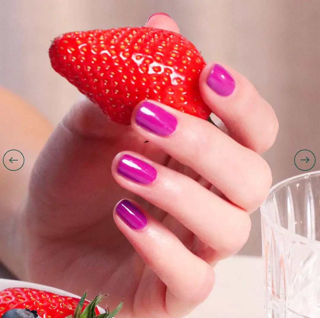 Hand with light skin tone wearing Manucurist Armeria – soft, vegan pink polish for a fresh, classic manicure