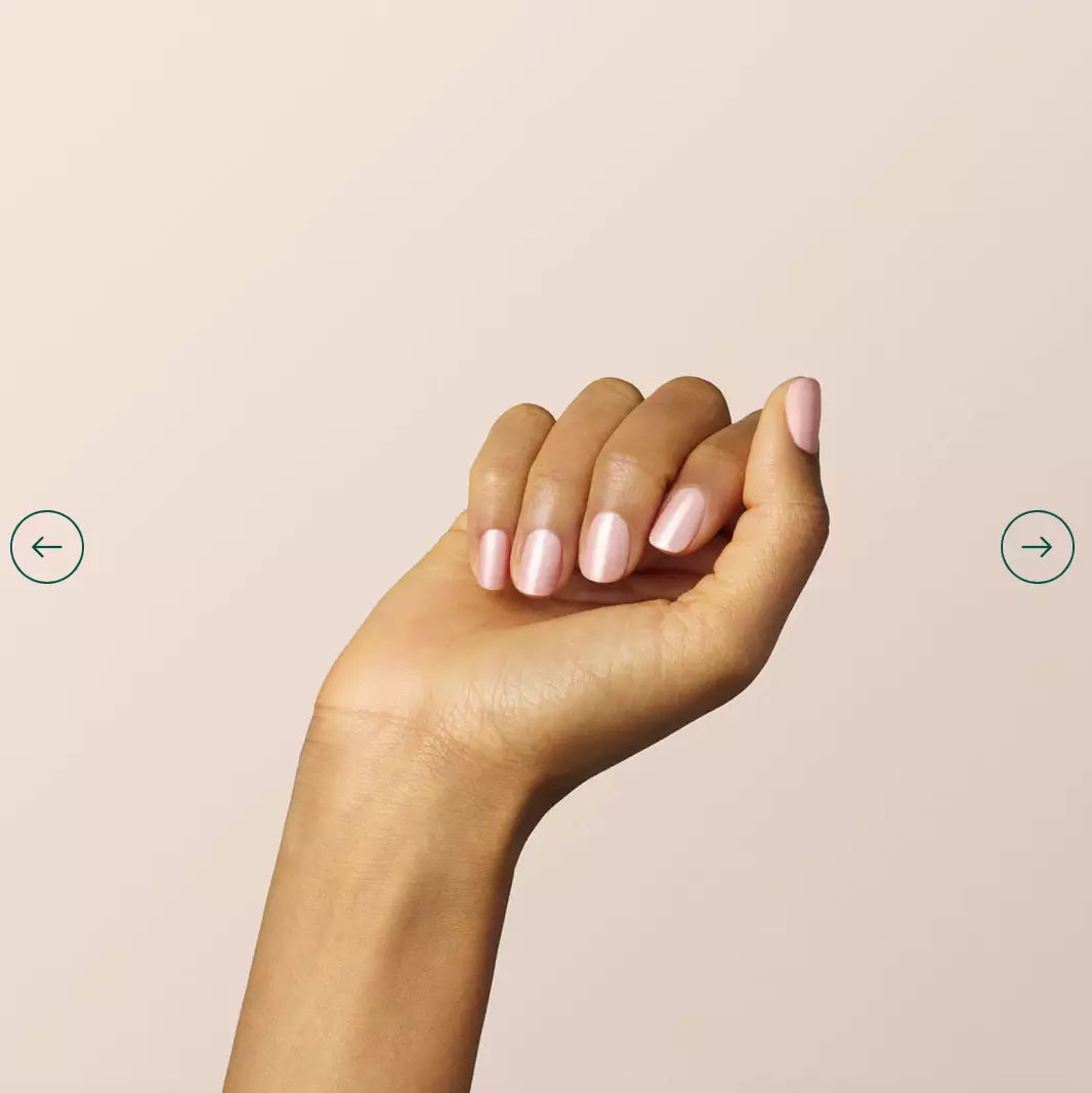 Manicure with Manucurist Paris Carnation – subtle, sustainable pink polish for healthy nails
