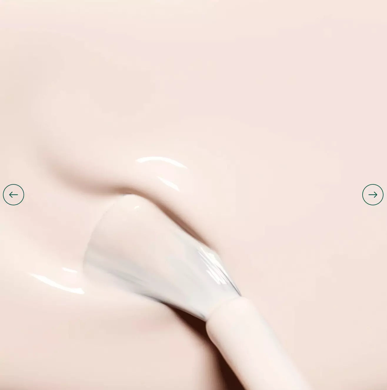 Close-up of Manucurist Paris Green Range Crème – soft, non-toxic nude polish for natural, elegant manicures