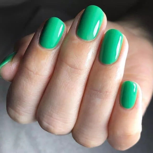 Handwearing Bio Sculpture Gemini Nail Polish No. 198 Catch the Wind – vegan, dark mint green polish for a fresh, versatile manicure
