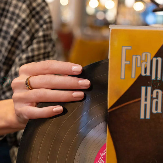Hand with light skin tone wearing Manucurist Dune – soft, vegan sandy beige polish for a fresh, understated manicure