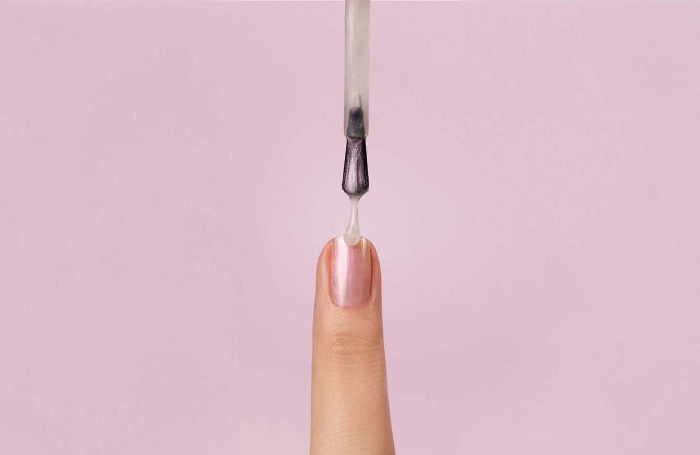 Ethos Holographic Top Coat 14ml – Pink to purple chrome effect nail polish top coat by Bio Sculpture, vegan, cruelty-free, suitable for all nail types, adds holographic glaze, London Nail Vault