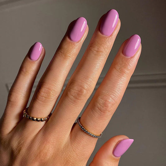 Close-up of Bio Sculpture Gemini Nail Polish No. 64 Lilac Lullaby polish on light skin – non-toxic, soft lilac shade for a refined, spring-inspired nail look