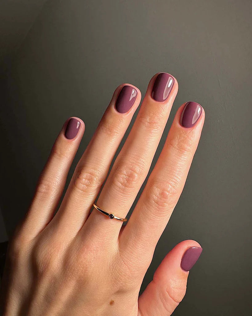 Hand with light skin tone wearing Bio Sculpture Gemini Nail Polish No. 265 Chipped Bark – vegan, deep purple polish for a chic, sophisticated manicure