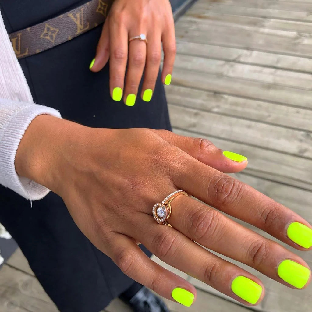 Hand with light skin tone wearing Bio Sculpture Nail Polish No. 283, Sunshine Sway – vibrant, vegan yellow polish for a bold, modern manicure