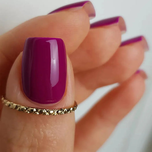 Fingers painted with Bio Sculpture Gemini Polish No. 285, Violet Vibes on light skin – breathable, bold violet polish for a fun, everyday style
