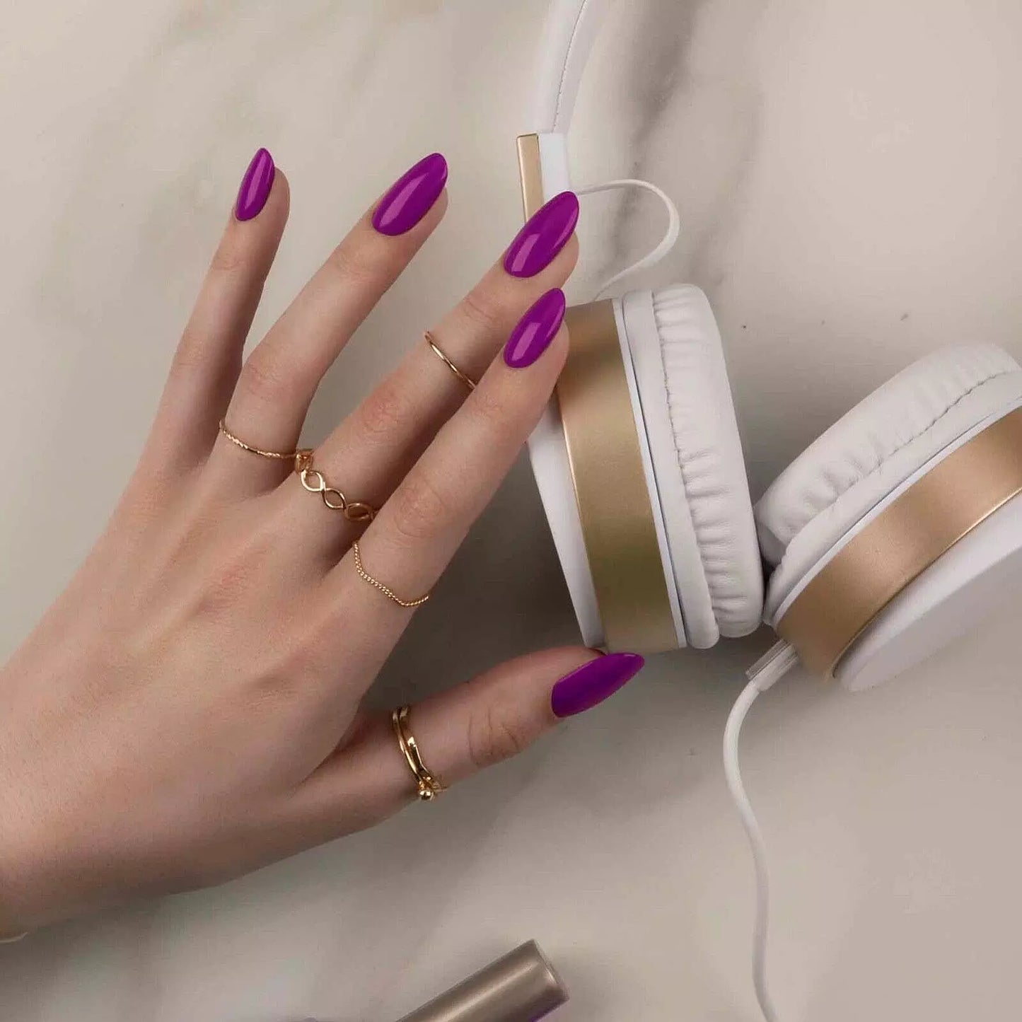 Hand with light skin tone wearing Bio Sculpture Polish No. 285, Violet Vibes – bright, vegan violet polish for a chic, contemporary manicure