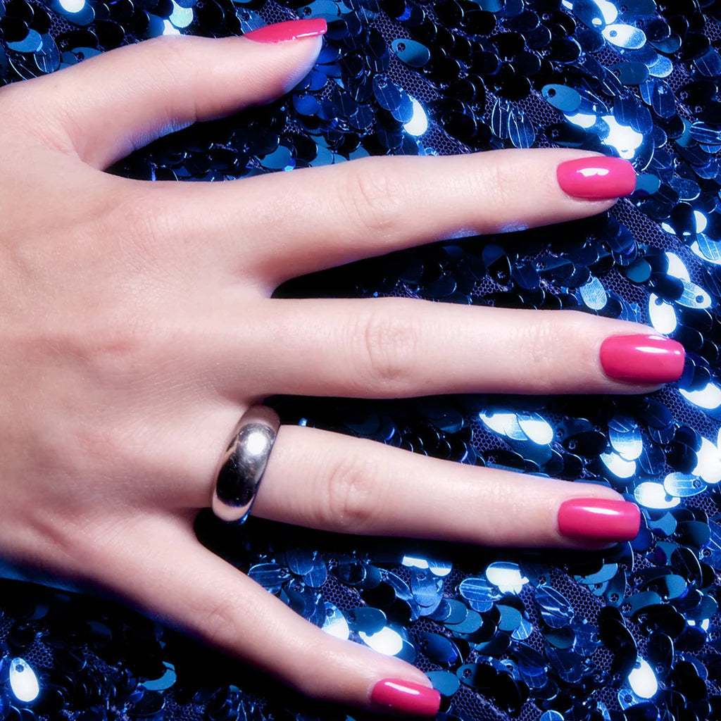 Hand wearing Bio Sculpture Gemini Nail Polish No. 89 Bright Summer Pink – vegan, bright summer pink polish for a lively, chic nail look