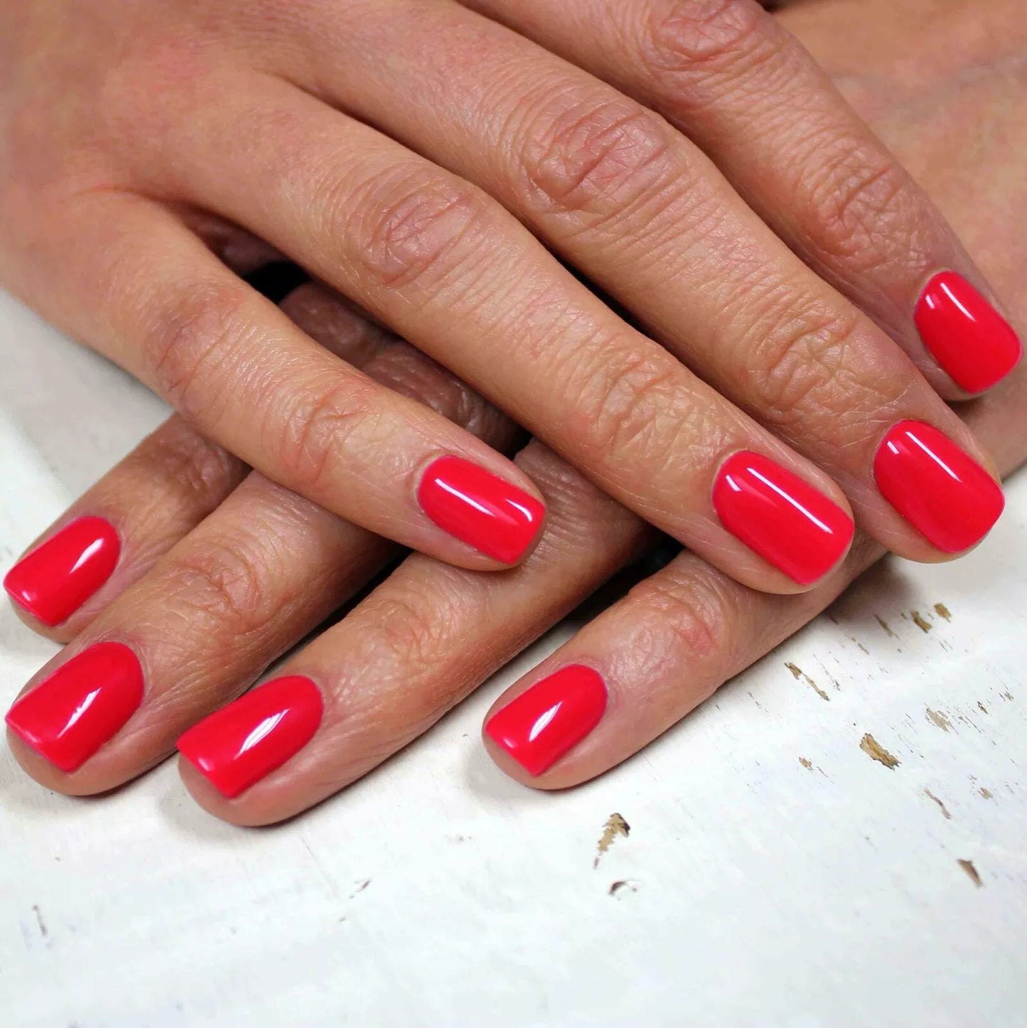 Hand wwearing Bio Sculpture Gemini Nail Polish No. 95 Spring Splash – vegan, bright orange coral polish for a vibrant, cheerful nail look