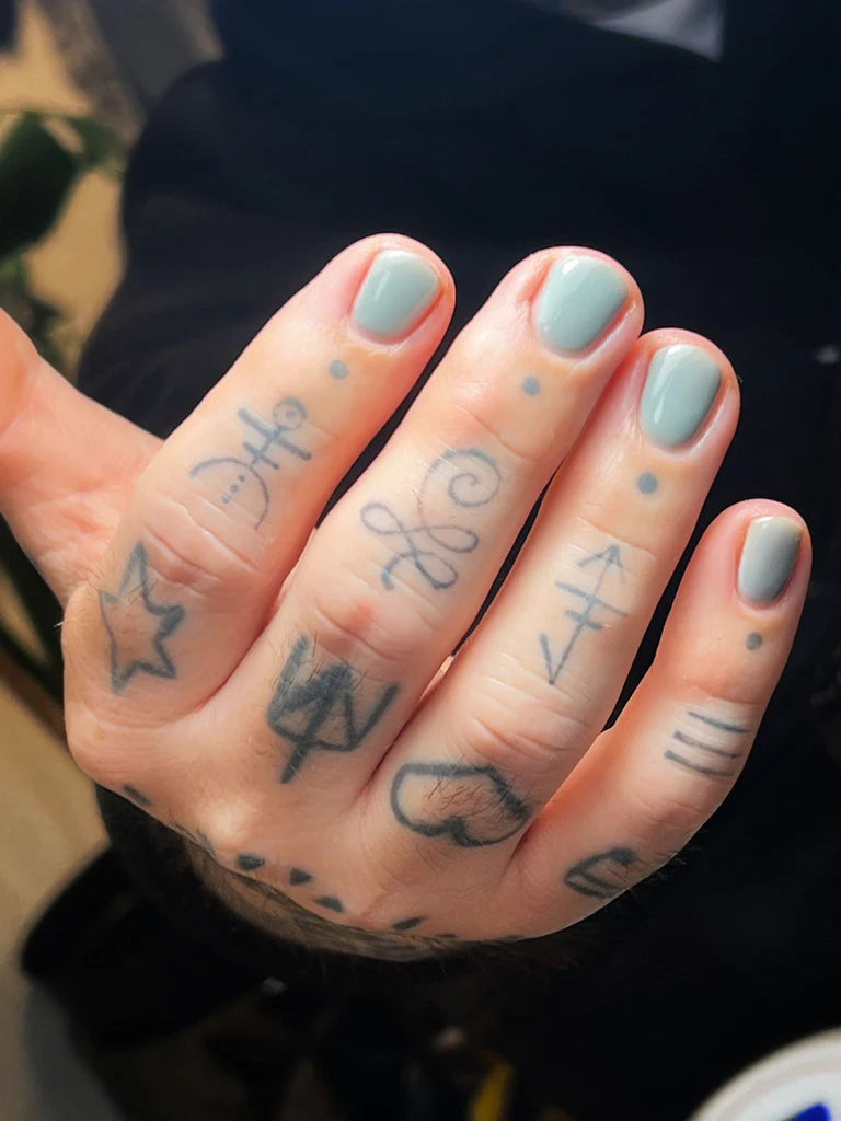 Nails featuring Bio Sculpture Gemini Nail Polish No. 98 Soaring Dove on light skin – cruelty-free, elegant dove grey polish for a sophisticated finish