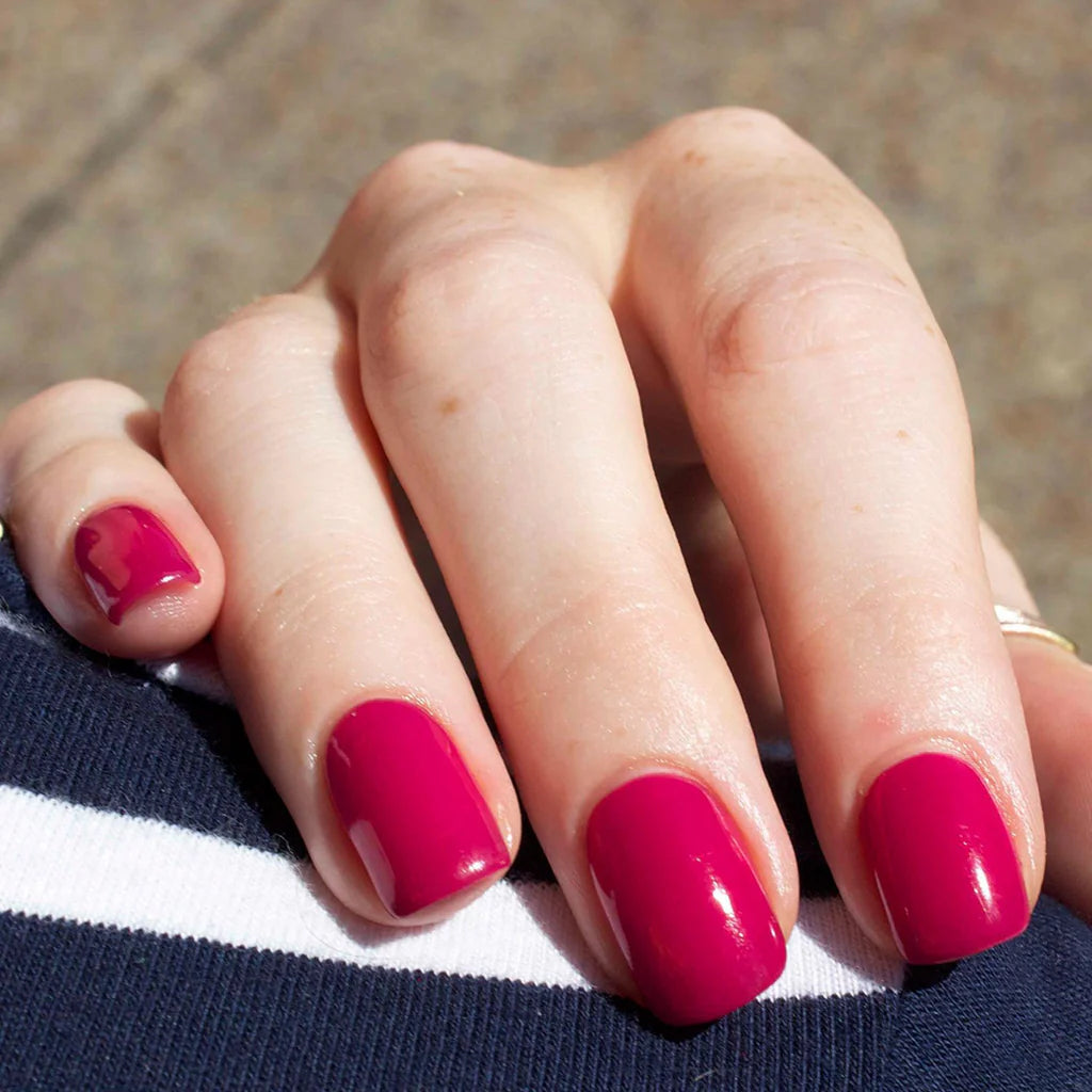 Hand wearing Bio Sculpture Gemini Nail Polish No. 11 Primula – vegan, medium pink polish with a plum undertone for a chic, elegant nail look