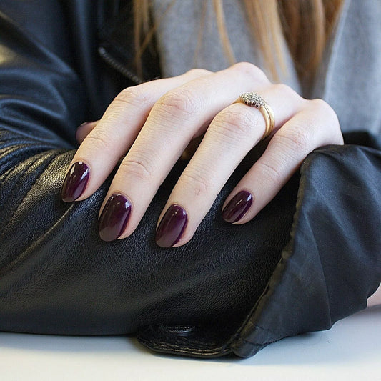 Bio Sculpture Gemini Nail Polish No. 112 On the Dark Side 14ml – rich, vibrant dark nail polish, vegan and non-toxic. Deep, long-lasting shade for bold, elegant manicures