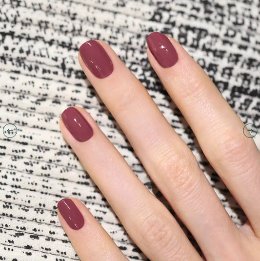 Close-up of Manucurist Paris Green Range Victoria Plum – rich, non-toxic plum polish for elegant, long-lasting nail looks