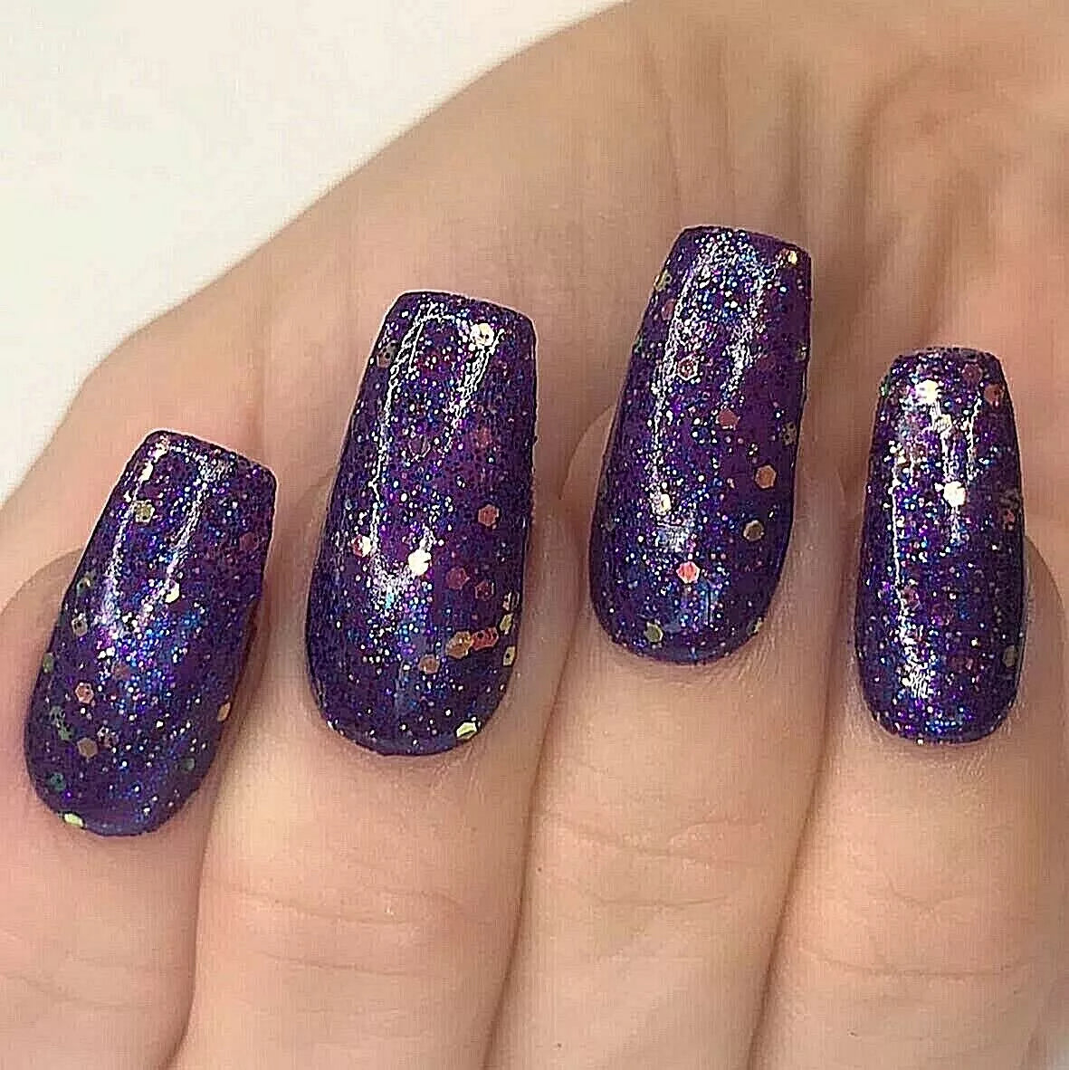 Essence Glitter - Show Girl, 5g for Dazzling and Eye-Catching Nail Art Designs